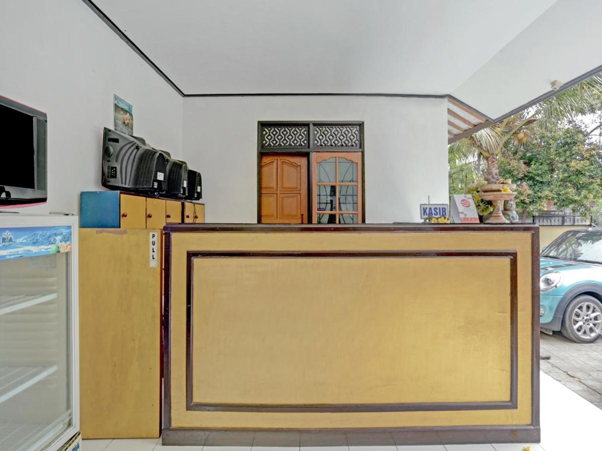 Oyo 3096 Hotel Dewi Warsiki Гилиманук Екстериор снимка