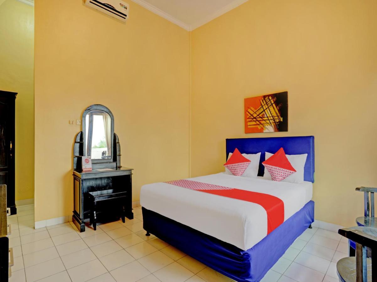 Oyo 3096 Hotel Dewi Warsiki Гилиманук Екстериор снимка