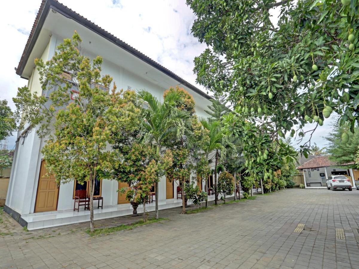 Oyo 3096 Hotel Dewi Warsiki Гилиманук Екстериор снимка