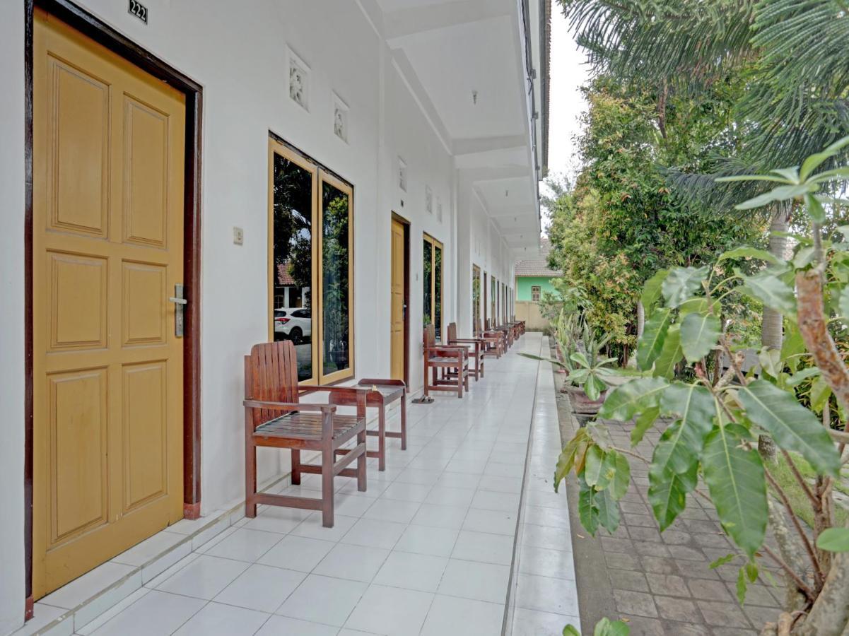 Oyo 3096 Hotel Dewi Warsiki Гилиманук Екстериор снимка